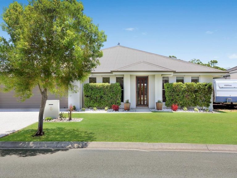 8 Tamarind Street, MERIDAN PLAINS