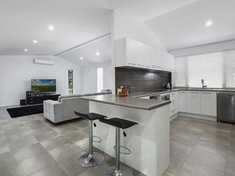 32 Parkway Drive, MOOLOOLABA QLD 4557 - photo 3