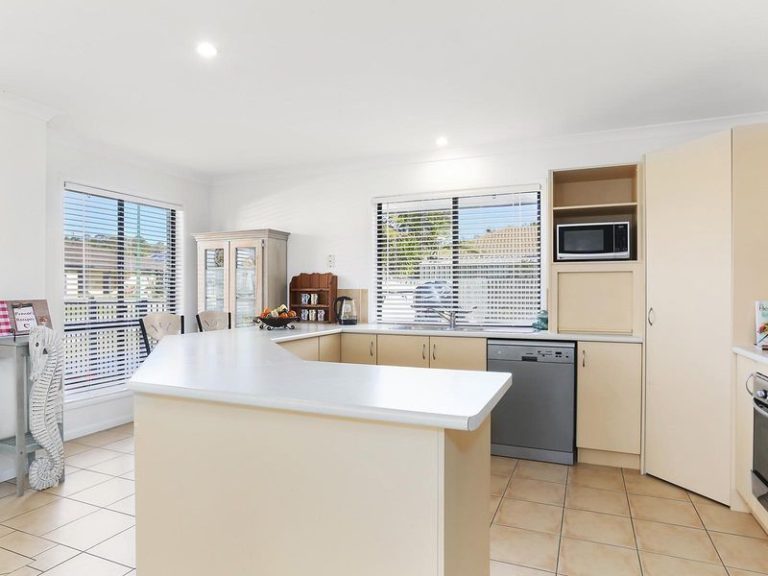 20 Turnbury Street, LITTLE MOUNTAIN QLD 4551 - photo 2