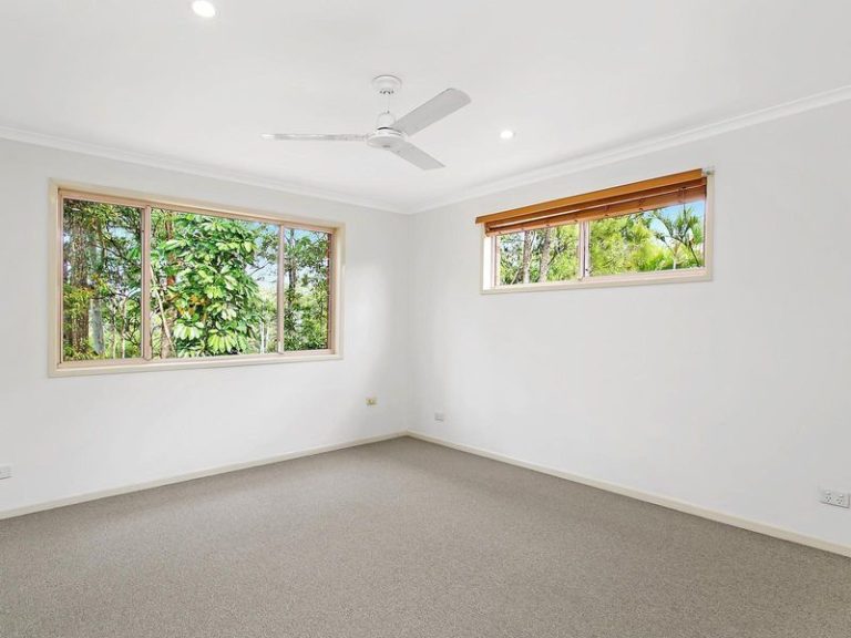 4 Stradbroke Drive, LITTLE MOUNTAIN QLD 4551 - photo 4
