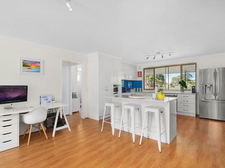 82 Queen Street, CALOUNDRA QLD 4551 - photo 4