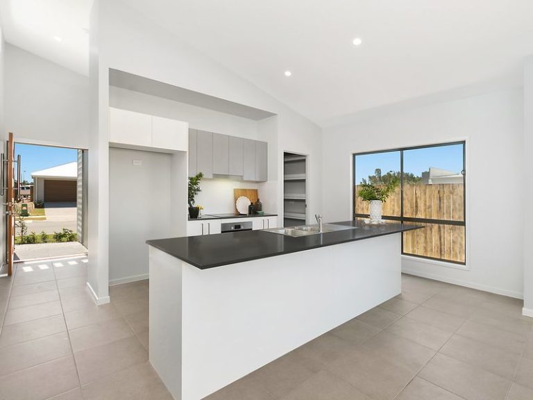 17 Turquoise Place, CALOUNDRA WEST QLD 4551 - photo 8