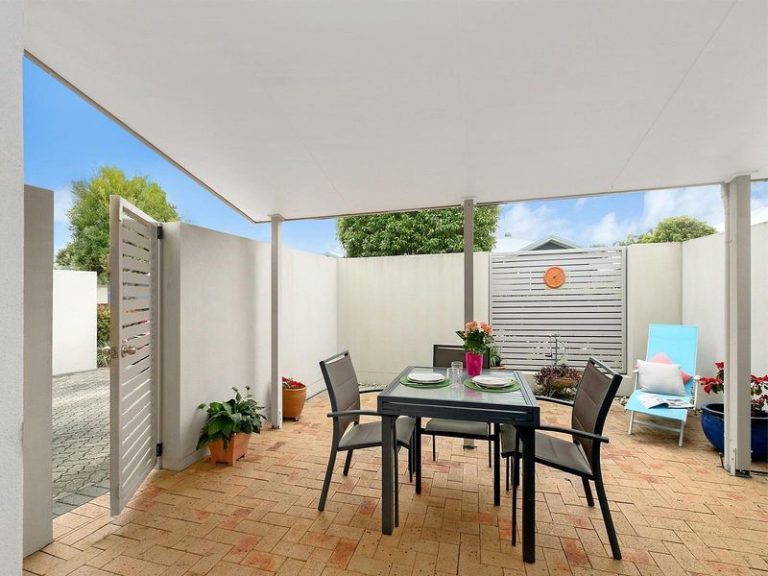 17/2 Grand Parade, PARREARRA QLD 4575 - photo 3