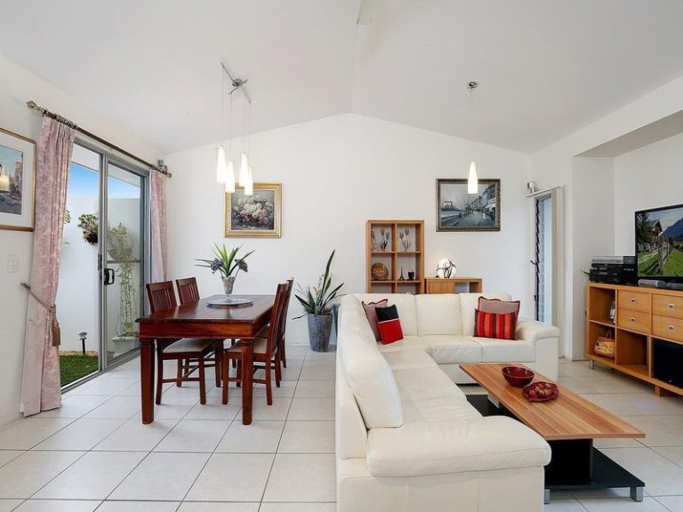 1/239 Kawana Way, PARREARRA QLD 4575 - photo 2