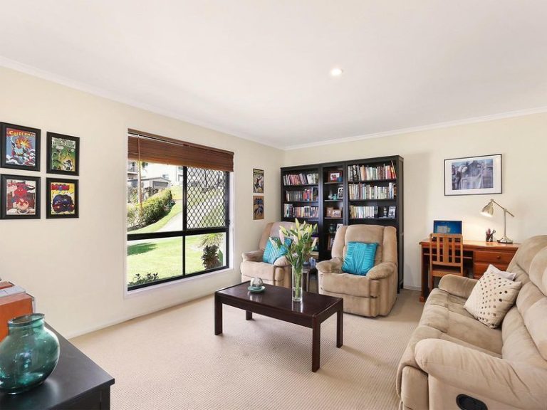 22 Highclare Court, LITTLE MOUNTAIN QLD 4551 - photo 2