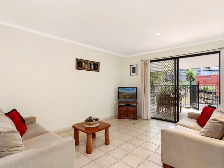 22 Highclare Court, LITTLE MOUNTAIN QLD 4551 - photo 4