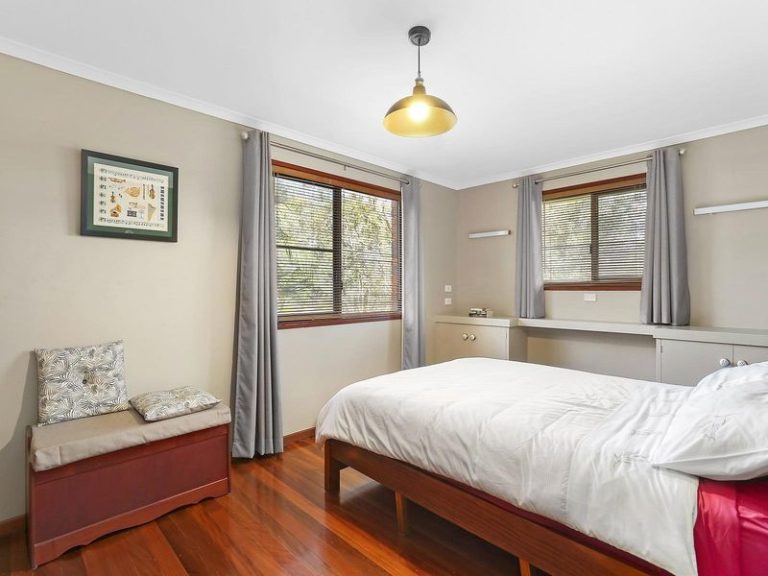 7 Kentucky Court, LITTLE MOUNTAIN QLD 4551 - photo 4