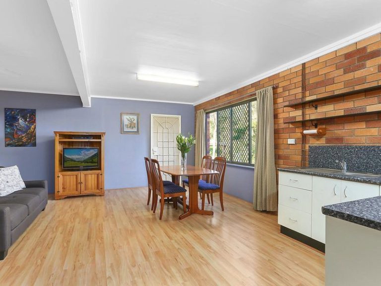 7 Kentucky Court, LITTLE MOUNTAIN QLD 4551 - photo 5