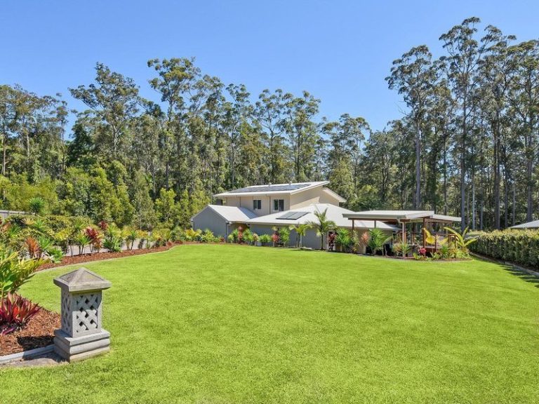 32 Palmview Forest Drive, PALMVIEW QLD 4553 - photo 8