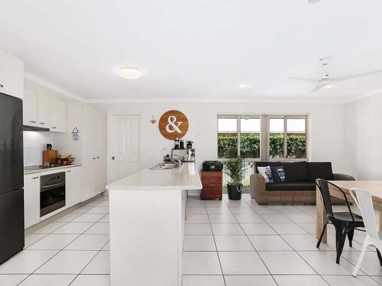 4 Domatia Place, MERIDAN PLAINS QLD 4551 - photo 2
