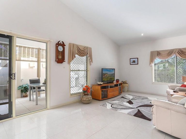 1/8 Parklands Boulevard, LITTLE MOUNTAIN QLD 4551 - photo 3