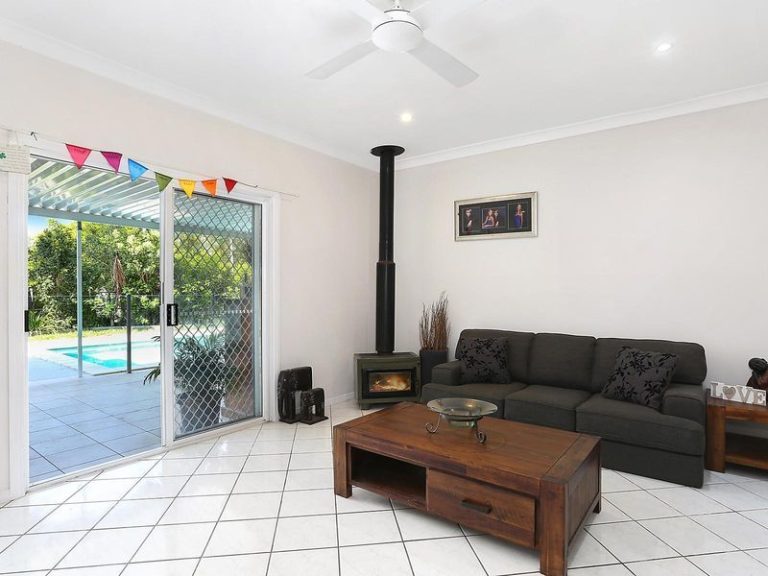 5 Curtis Court, LITTLE MOUNTAIN QLD 4551 - photo 3