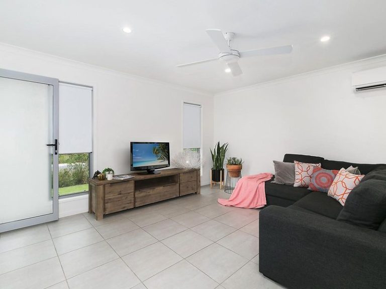 2/27 Ochre Crescent, Caloundra West QLD 4551 - photo 2