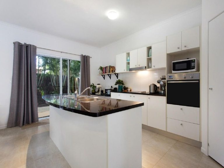 16 Scribbly Gum Drive, MERIDAN PLAINS QLD 4551 - photo 5