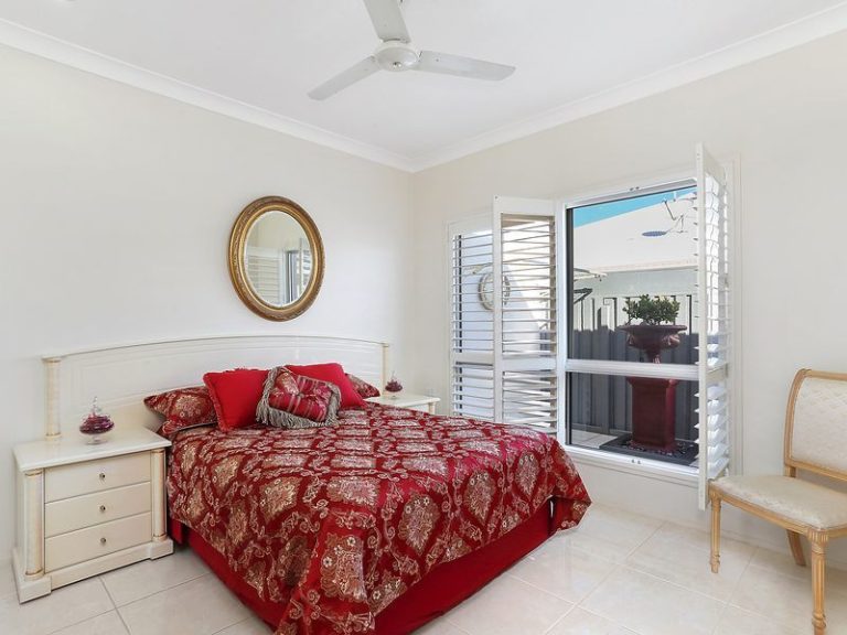 4/2 Grand Parade, PARREARRA QLD 4575 - photo 5
