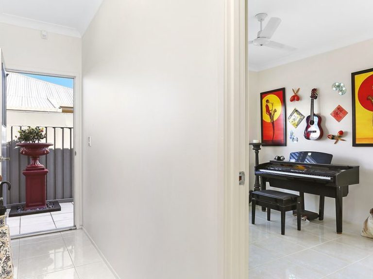 4/2 Grand Parade, PARREARRA QLD 4575 - photo 6