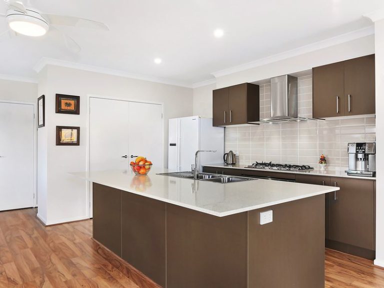 9 Leeside Street, LITTLE MOUNTAIN QLD 4551 - photo 2