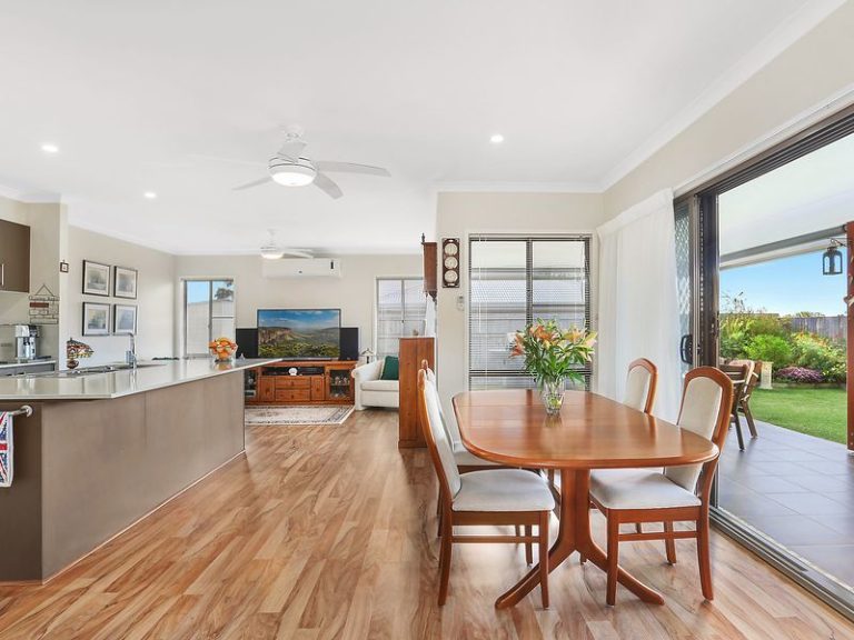 9 Leeside Street, LITTLE MOUNTAIN QLD 4551 - photo 3
