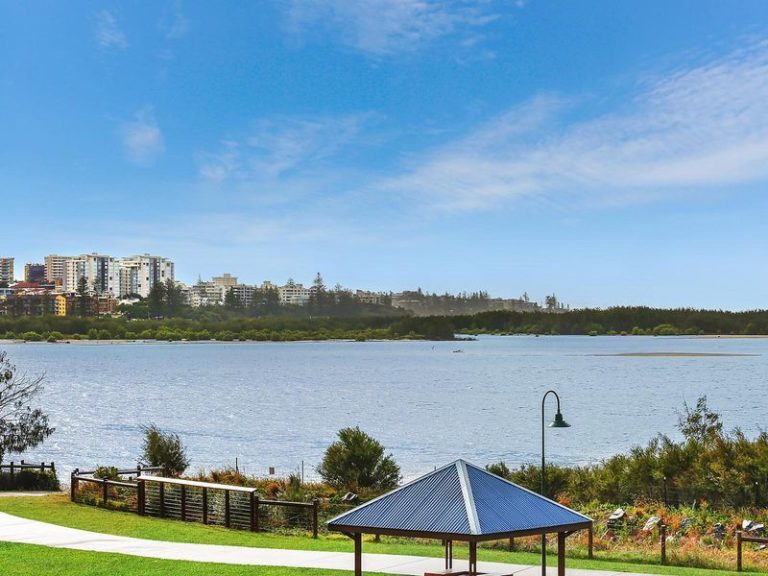 2/44 Esplanade, GOLDEN BEACH