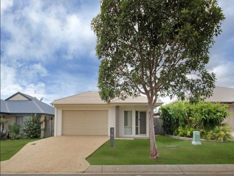 7 Rapanea Street, MERIDAN PLAINS