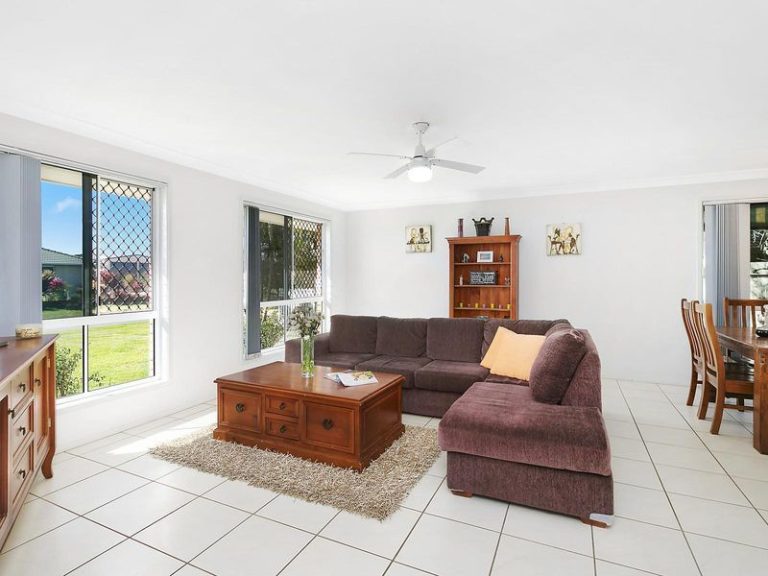 8 Wildflower Way, LITTLE MOUNTAIN QLD 4551 - photo 3