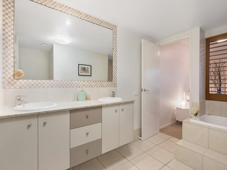 26/1 Grenada Way, KAWANA ISLAND QLD 4575 - photo 8