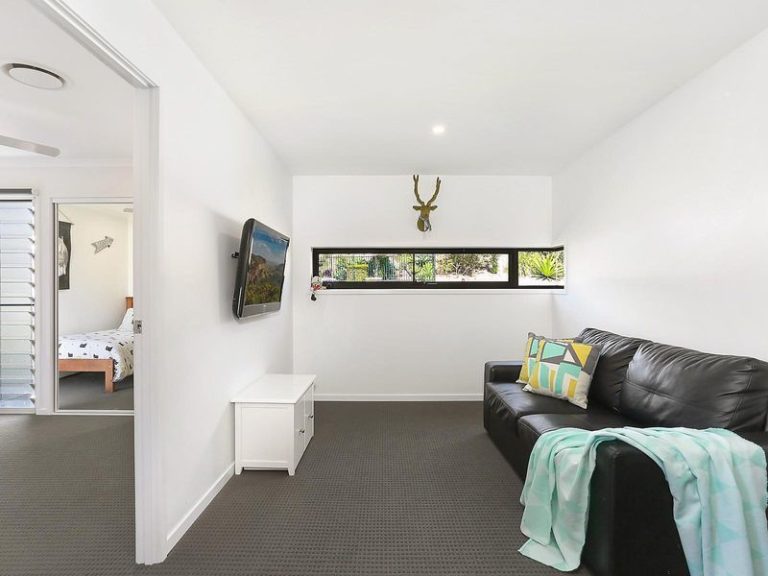 4 Vaymont Place, LITTLE MOUNTAIN QLD 4551 - photo 5