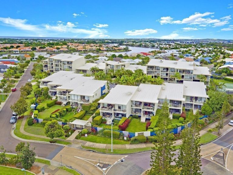 30/1 Grenada Way, KAWANA ISLAND QLD 4575 - photo 17