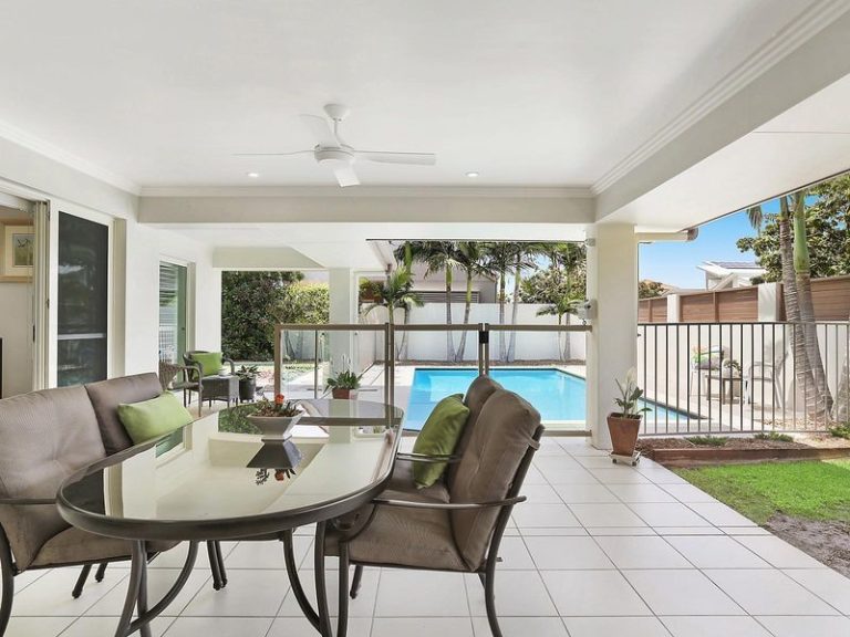 20 Cayman Place, KAWANA ISLAND QLD 4575 - photo 2