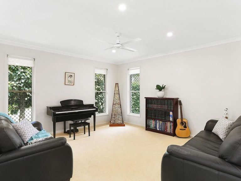 20 Cayman Place, KAWANA ISLAND QLD 4575 - photo 5