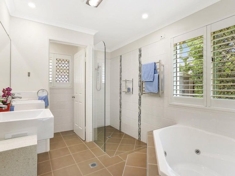 20 Cayman Place, KAWANA ISLAND QLD 4575 - photo 7