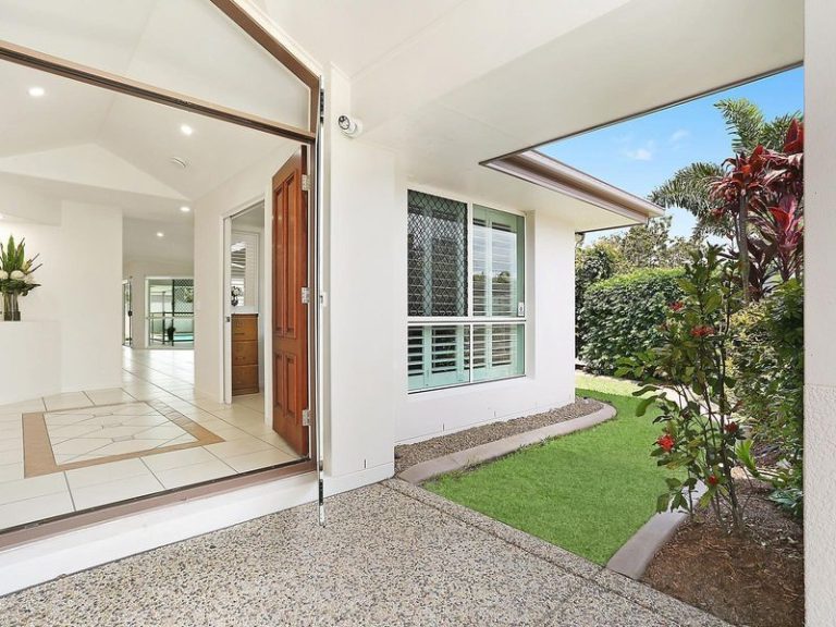 20 Cayman Place, KAWANA ISLAND QLD 4575 - photo 9