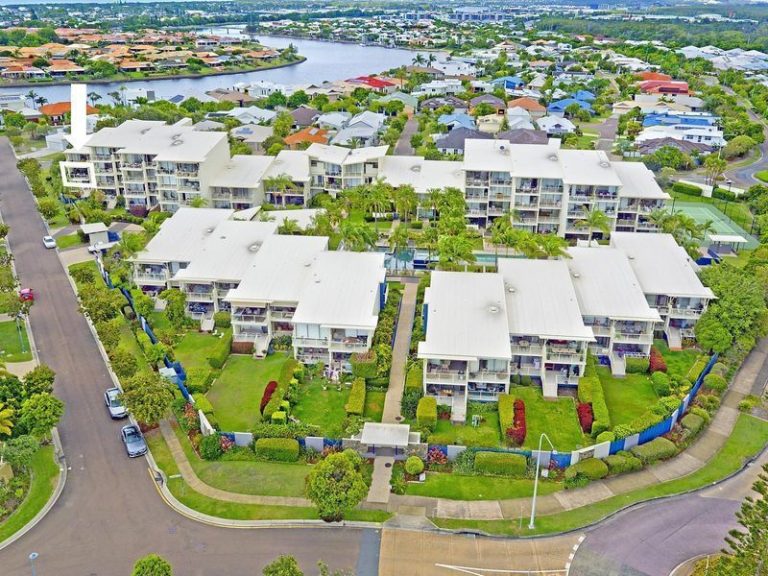 49/1 Grenada Way, KAWANA ISLAND QLD 4575 - photo 12