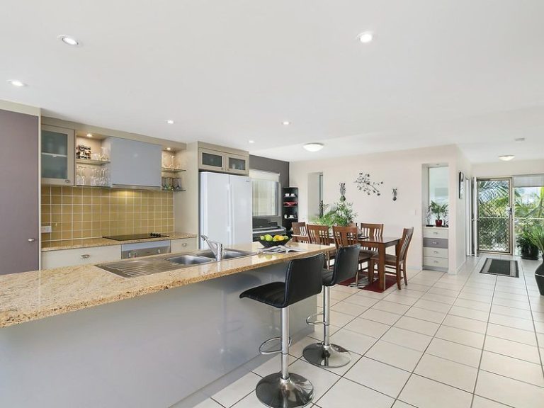 49/1 Grenada Way, KAWANA ISLAND QLD 4575 - photo 4