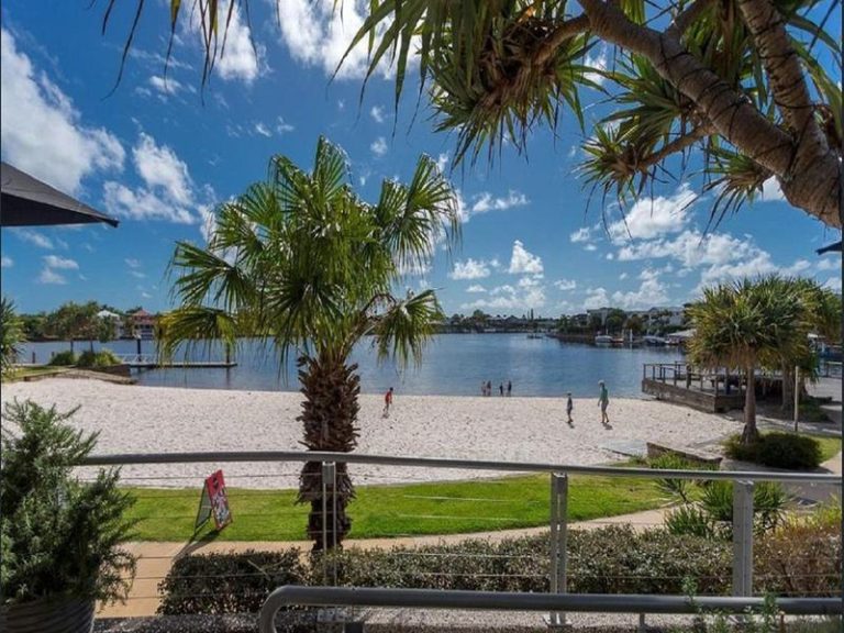 54/1 Grenada Way, KAWANA ISLAND QLD 4575 - photo 16