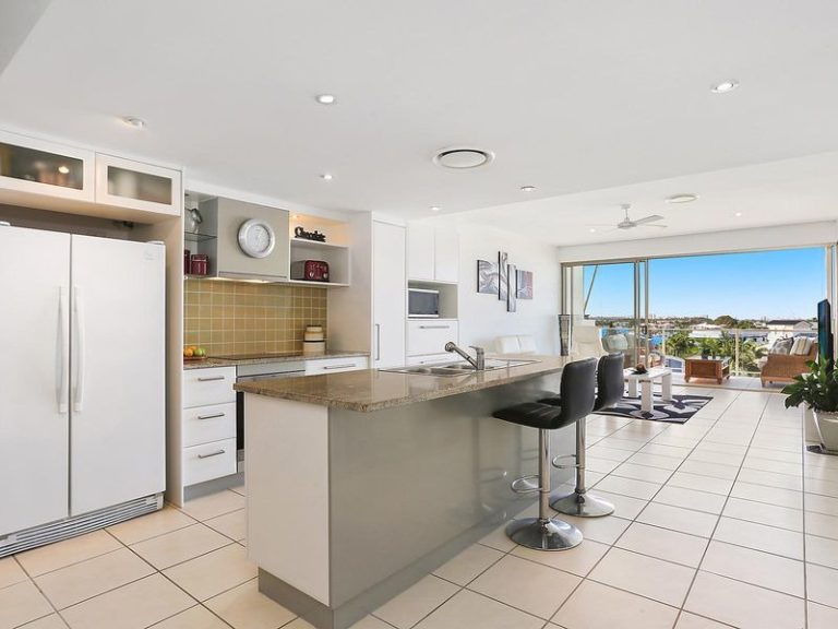 54/1 Grenada Way, KAWANA ISLAND QLD 4575 - photo 5