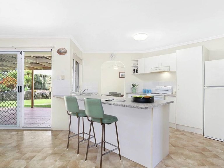 2 Heathglen Court, LITTLE MOUNTAIN QLD 4551 - photo 2
