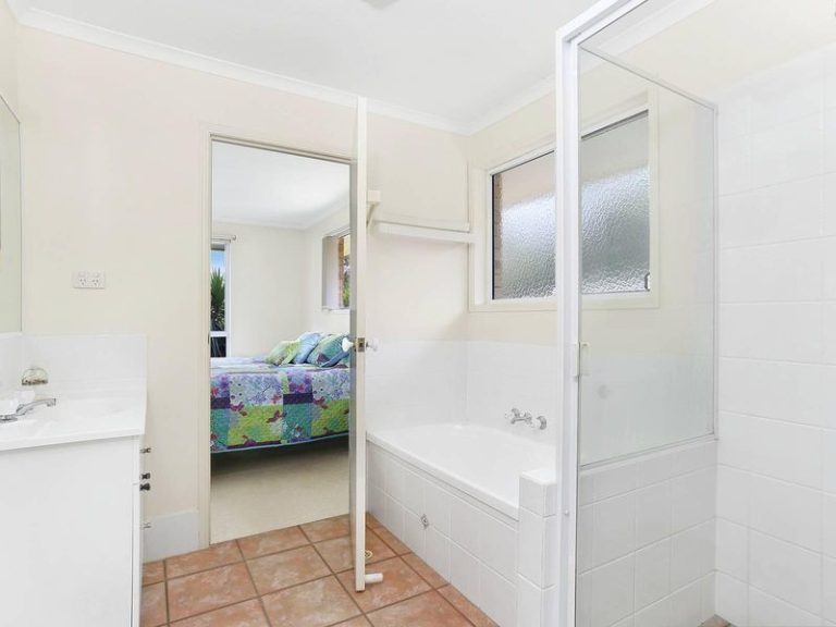 2 Heathglen Court, LITTLE MOUNTAIN QLD 4551 - photo 5