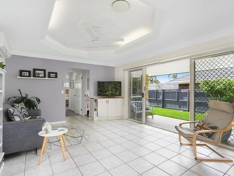 6 Bellevue Drive, LITTLE MOUNTAIN QLD 4551 - photo 3