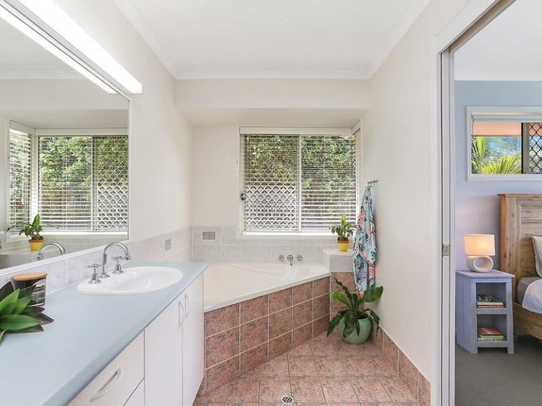 6 Bellevue Drive, LITTLE MOUNTAIN QLD 4551 - photo 5