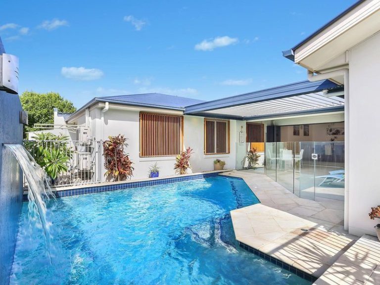 7 Sardinia Place, KAWANA ISLAND QLD 4575 - photo 2