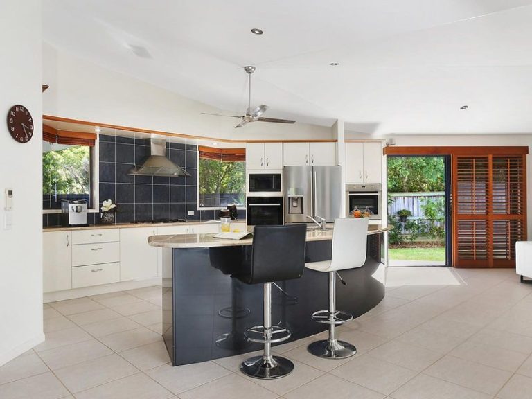 7 Sardinia Place, KAWANA ISLAND QLD 4575 - photo 5