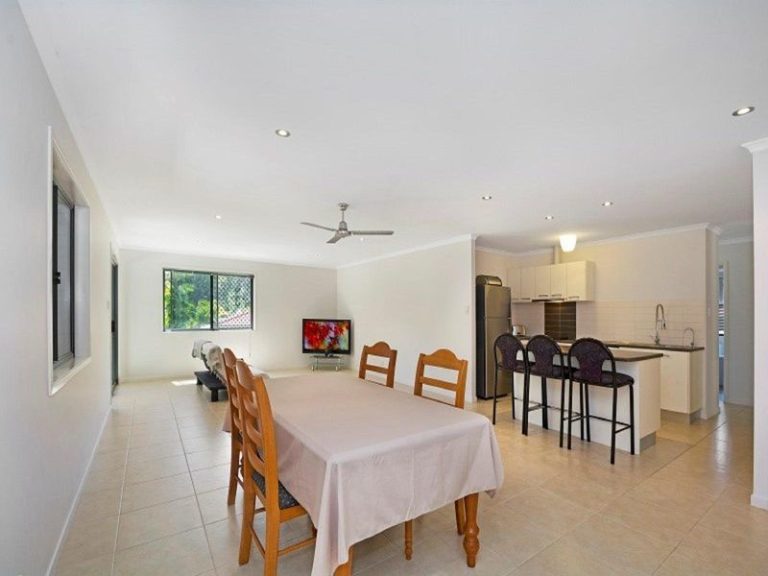 8 Allamanda Avenue, LITTLE MOUNTAIN QLD 4551 - photo 3