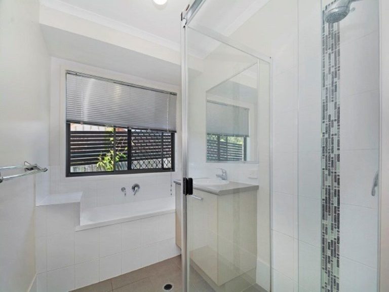 8 Allamanda Avenue, LITTLE MOUNTAIN QLD 4551 - photo 4