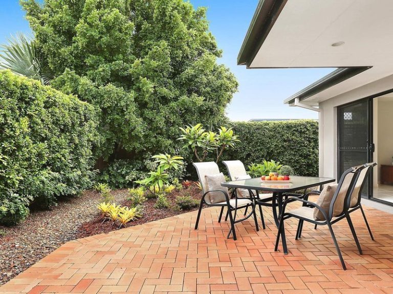 21 Madagascar Court, KAWANA ISLAND QLD 4575 - photo 2
