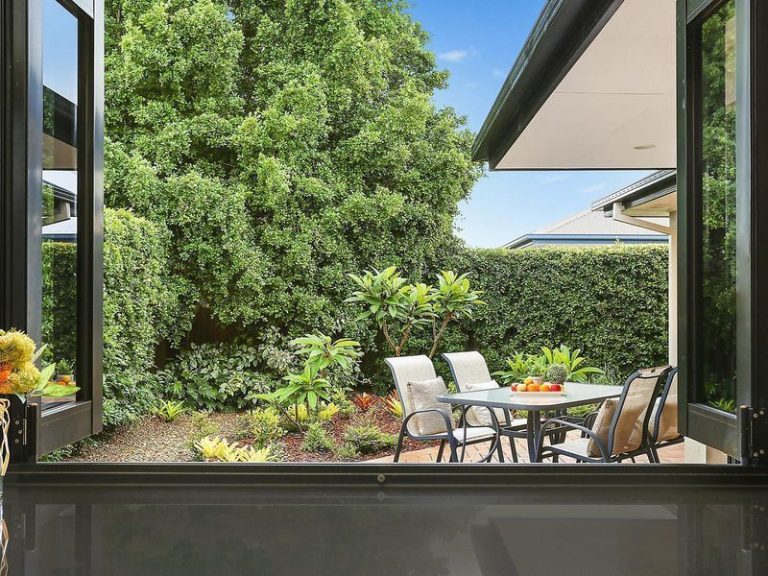 21 Madagascar Court, KAWANA ISLAND QLD 4575 - photo 5