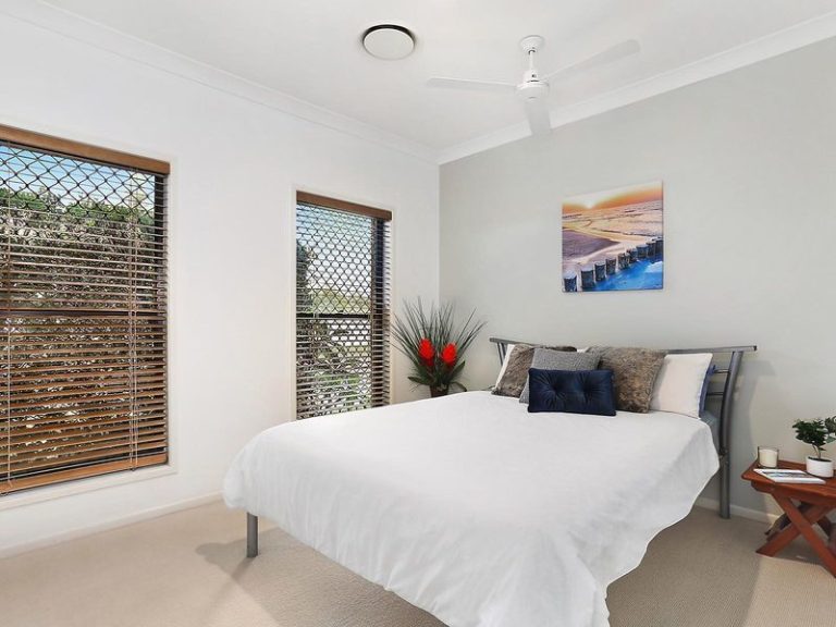 21 Madagascar Court, KAWANA ISLAND QLD 4575 - photo 9