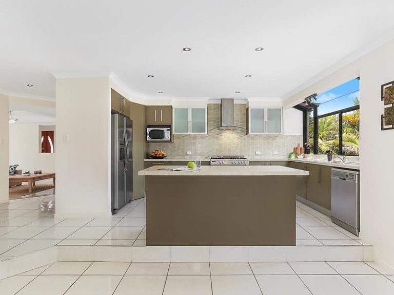 12 Bowerbird Place, LANDSBOROUGH QLD 4550 - photo 2