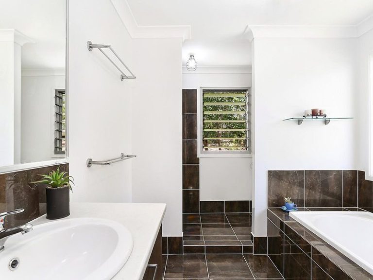 17 Hinterland Drive, LITTLE MOUNTAIN QLD 4551 - photo 9