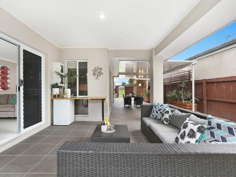 7 Piccabeen Street, MERIDAN PLAINS QLD 4551 - photo 2